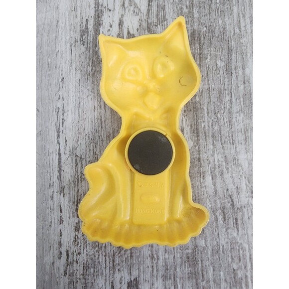 Vintage MCM Yellow Tiger Cat Plastic Thermometer Magnet J.S.N.Y Hong Kong  works - Picture 6 of 7